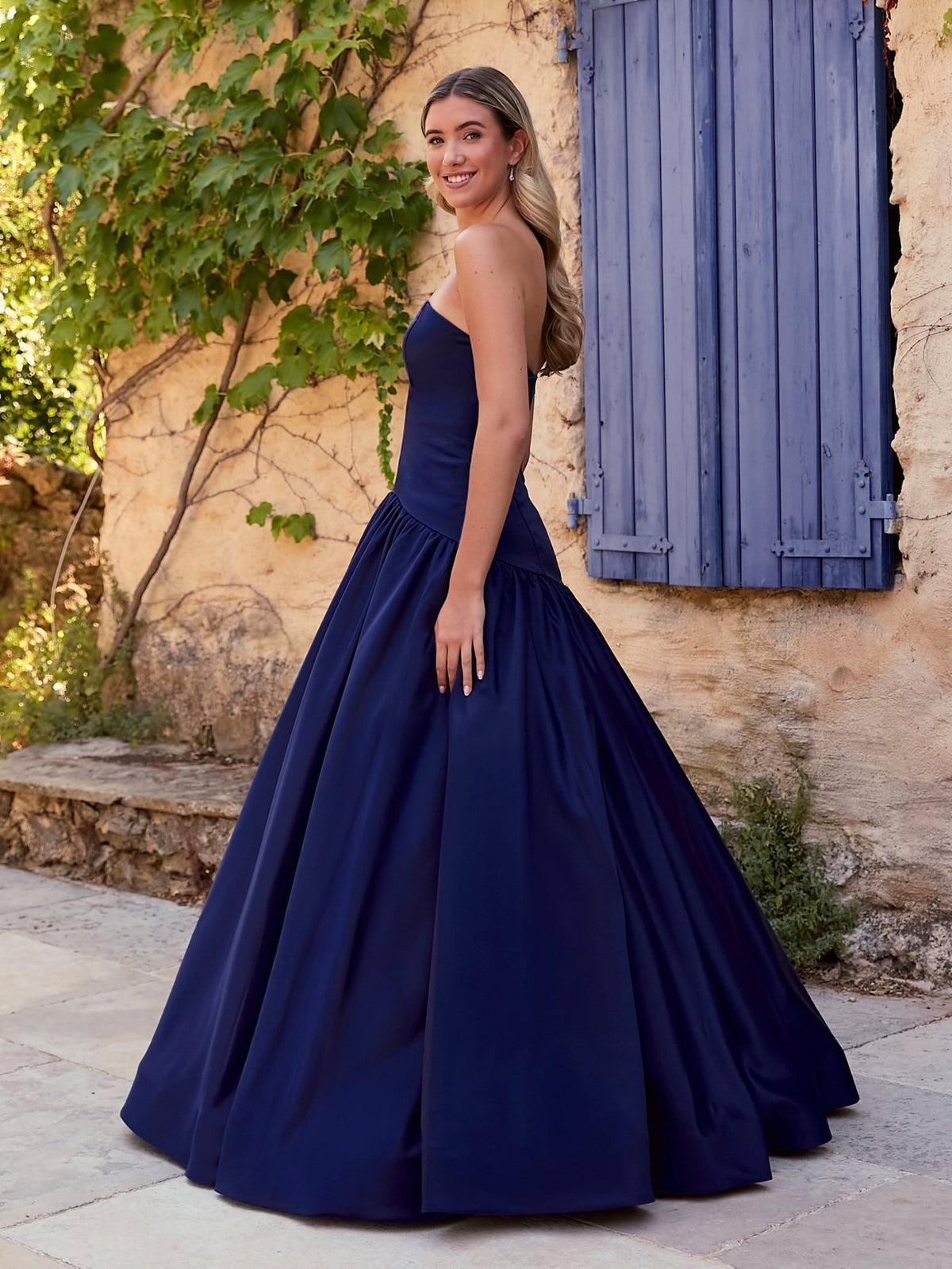 CLARA NAVY